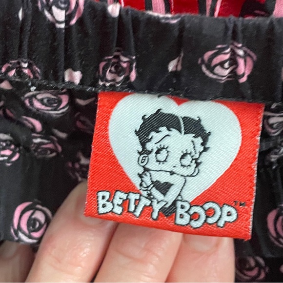 Betty Boop two Piece Pyjama Set in Size XS (Top) & Small (Shorts). - Picture 8 of 16